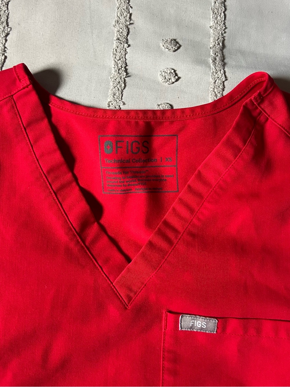 Figs V-Neck - Picture 2 of 5